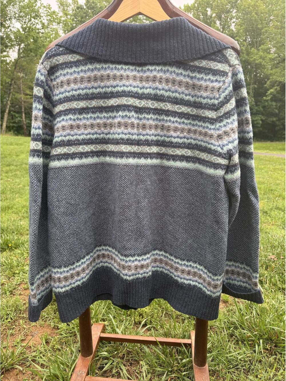 L.L.Bean Women's XL Reg Lamb Wool Button-Up Cardigan Sweater Aztec Design - Picture 4 of 5